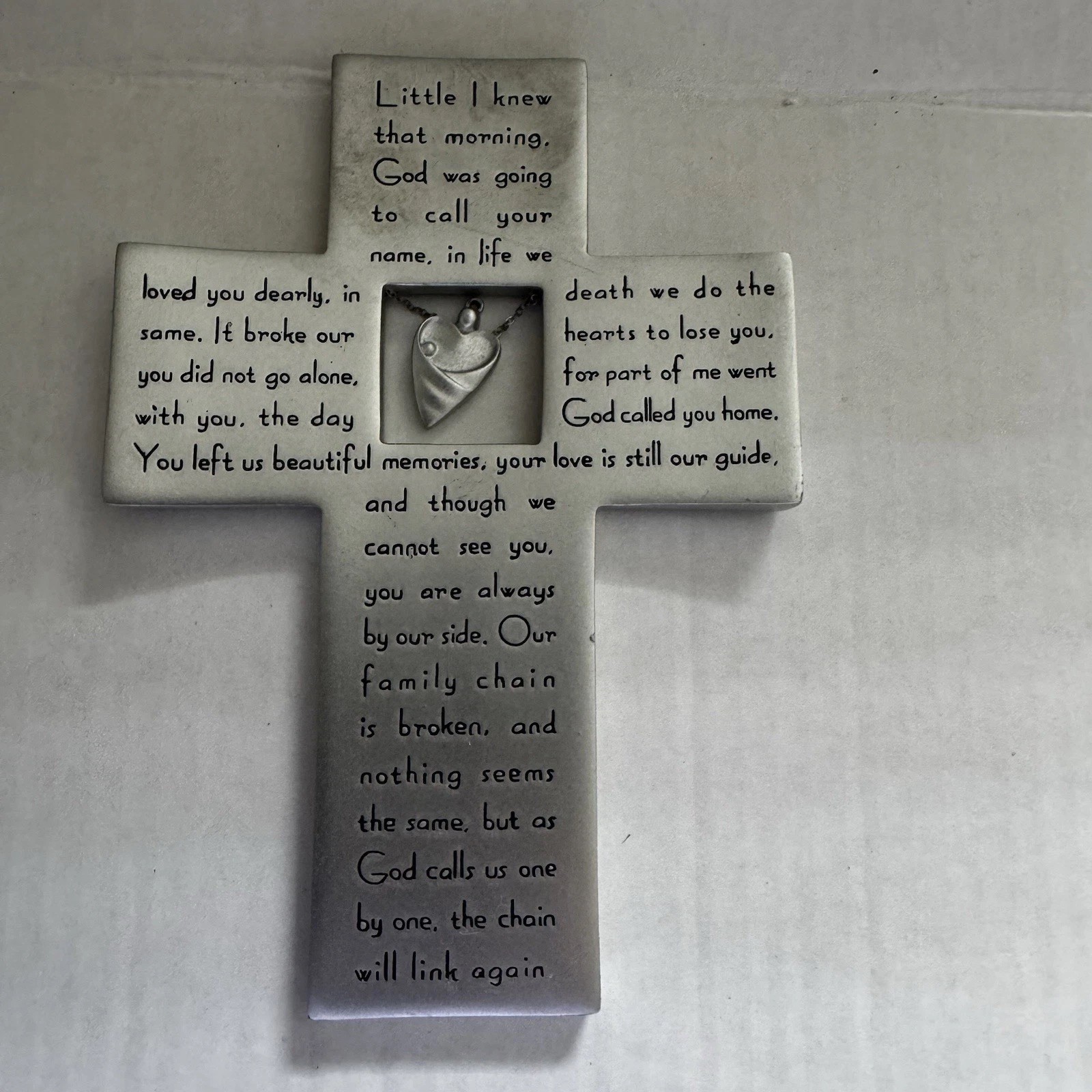 Roman 2004 Broken Chain Poem Memorial Cross Ron Tranmer Heart Wall Decor 40481
