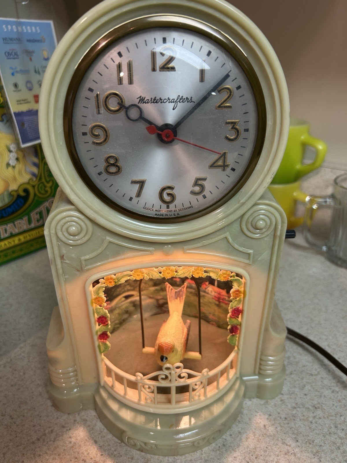 Mastercrafters 335 Swinging Bird Clock Jadeite Bakelite Material  Works Video