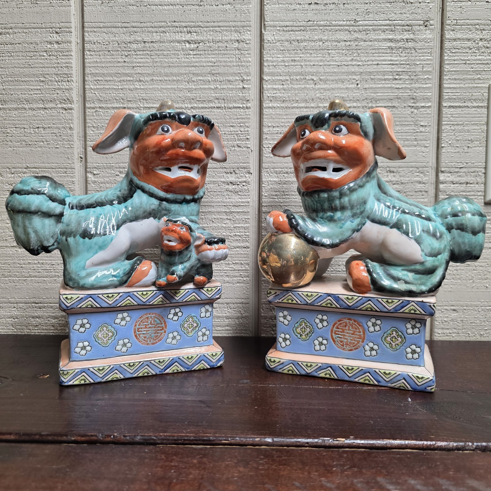 Vintage Chinese Porcelain Foo Dog Pair Guardian Lions Statues