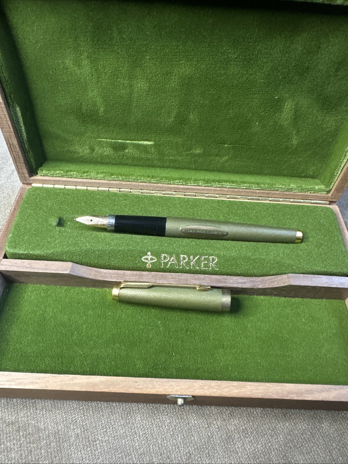 Parker 75 RMS QUEEN ELIZABETH BRASS Fountain Pen LE5000 YEAR 1977 14K M nib