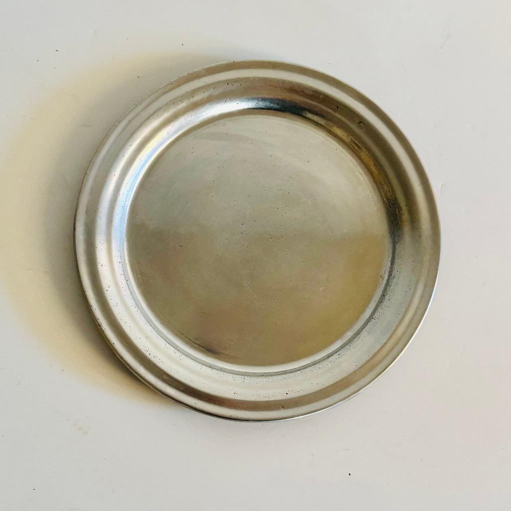 Vintage Wilton Armetale Pewter Plate Columbia PA 1974 Classic 9 In Round Charger Vintage Wilton Armetale Pewter Plate Columbia PA 1974 Classic 9 In Round Charger