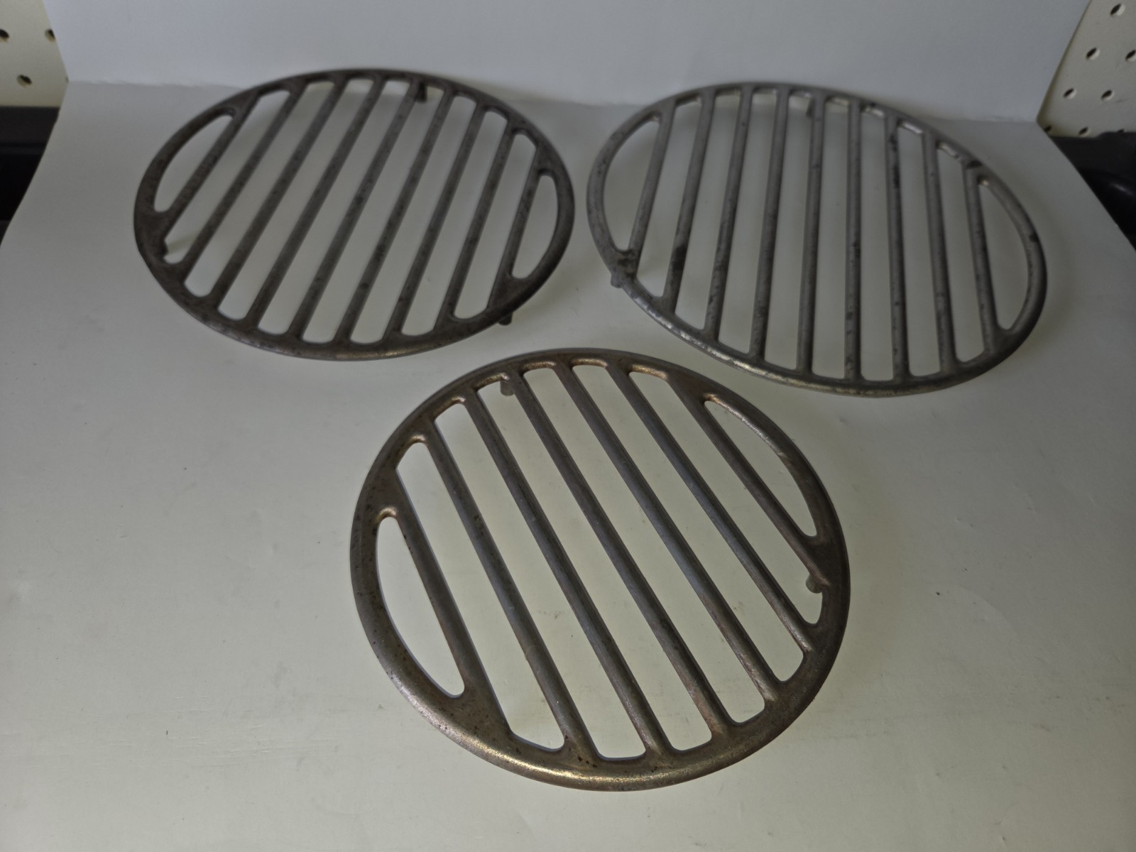 3 Pc Vintage L.E. Mason Co. Cast Aluminum Broil Rack Trivets  Round USA  SG4