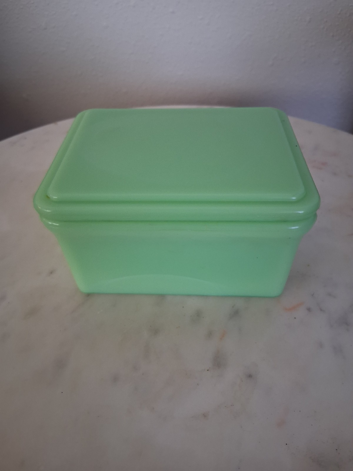 MCKEE Glass JADEITE Refrigerator DISH AND COVER Marked Excellent Condition 