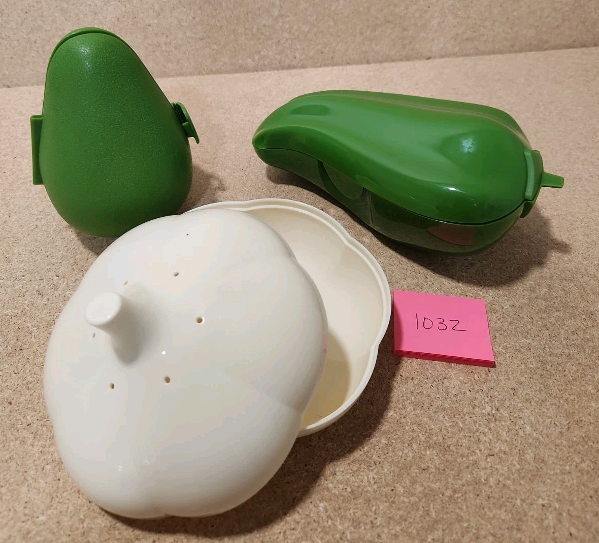 Tupperware Vegetable Keeper Garlic Green Pepper Avocado NOS