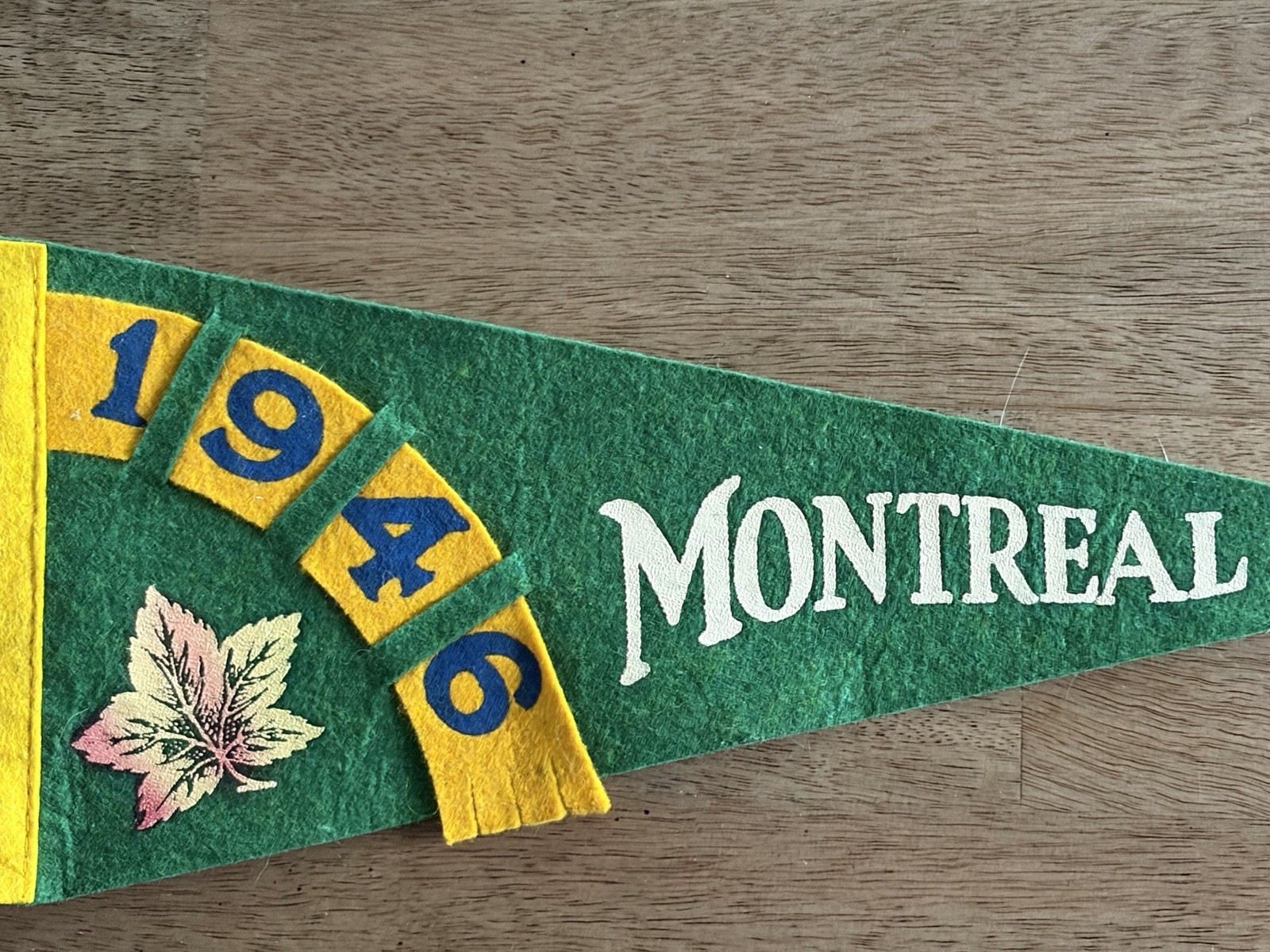 1946  Montreal Felt Pennant Jackie Robinson Green Yellow Canada 12\