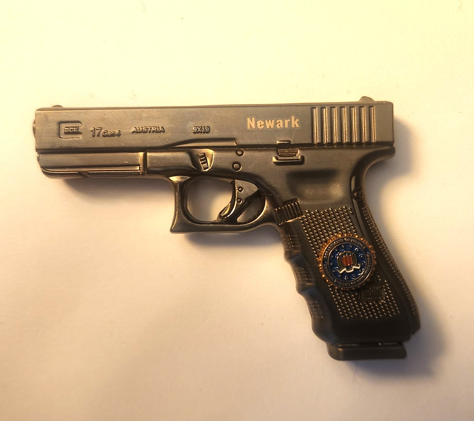FBI Newark Seal Service Gun Agent Weapon G-17 Challenge Coin