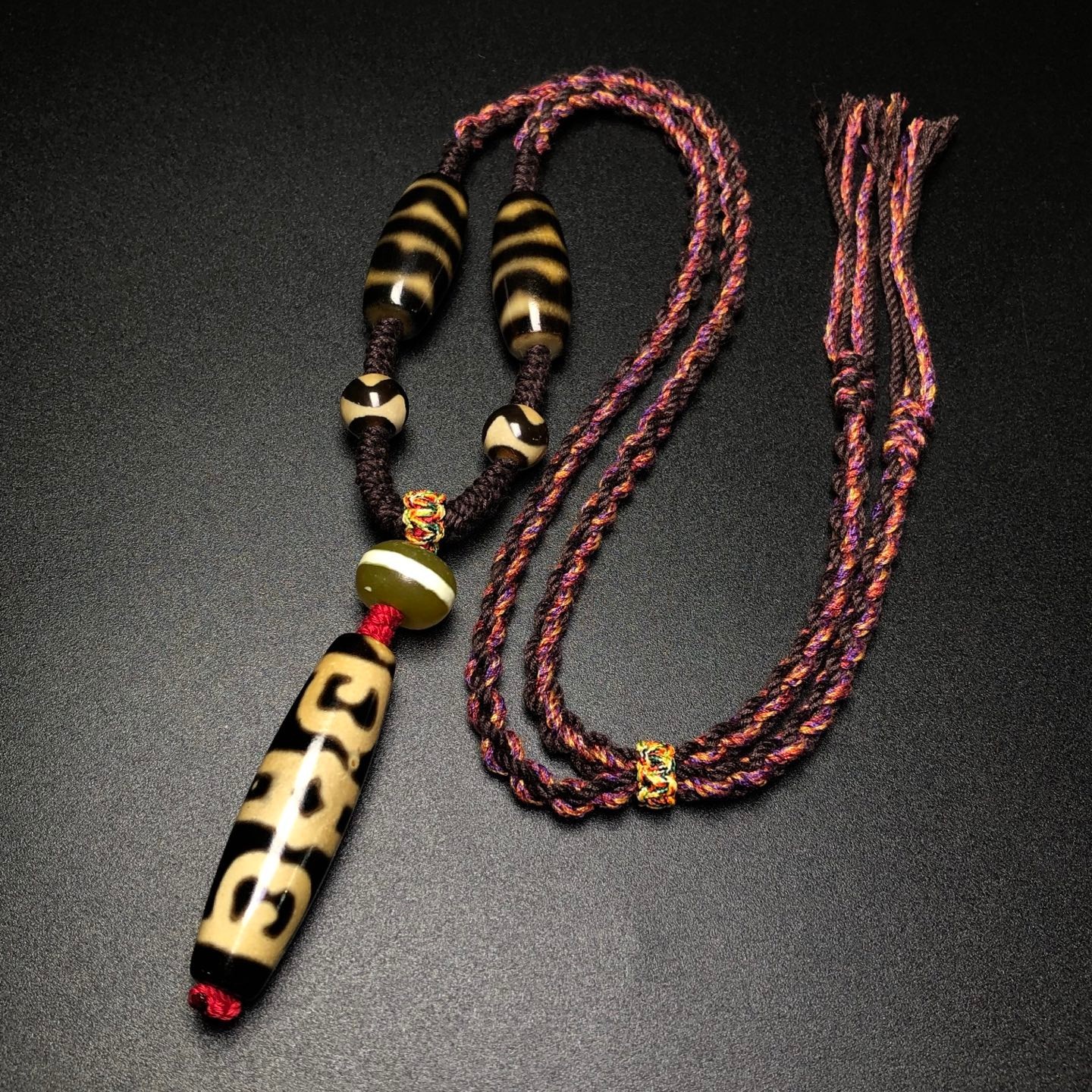 Rare Tibetan Buddhism Agate Lotus Mage Hat Totem Dzi Bead Necklace Pendant Z3767