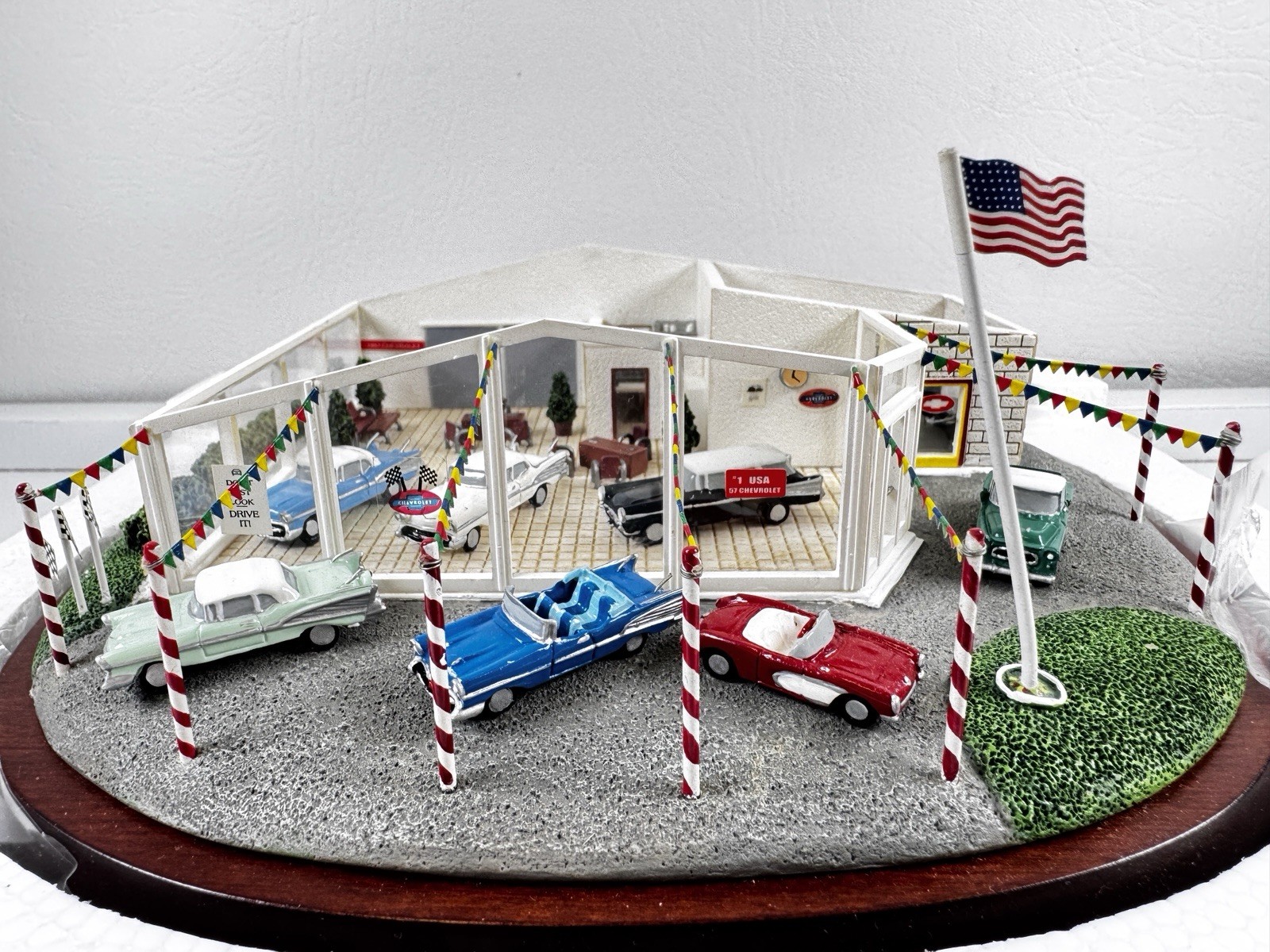 Danbury Mint - 1957 CHEVROLET DEALERSHIP - Mini Chevy Diorama - (RARE) IN BOX