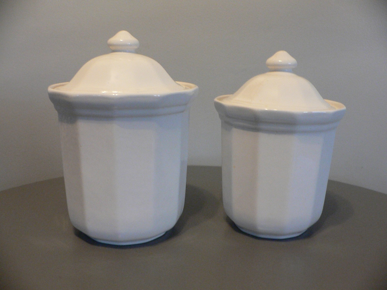 Set of 2 Pfaltzgraff Stoneware Heritage White Canisters 9 1/2\