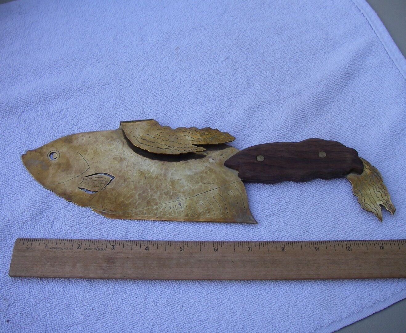 UNUSUAL Wood Handle Brass FISH FORM FISH SERVER-Hand Made-Signed CL
