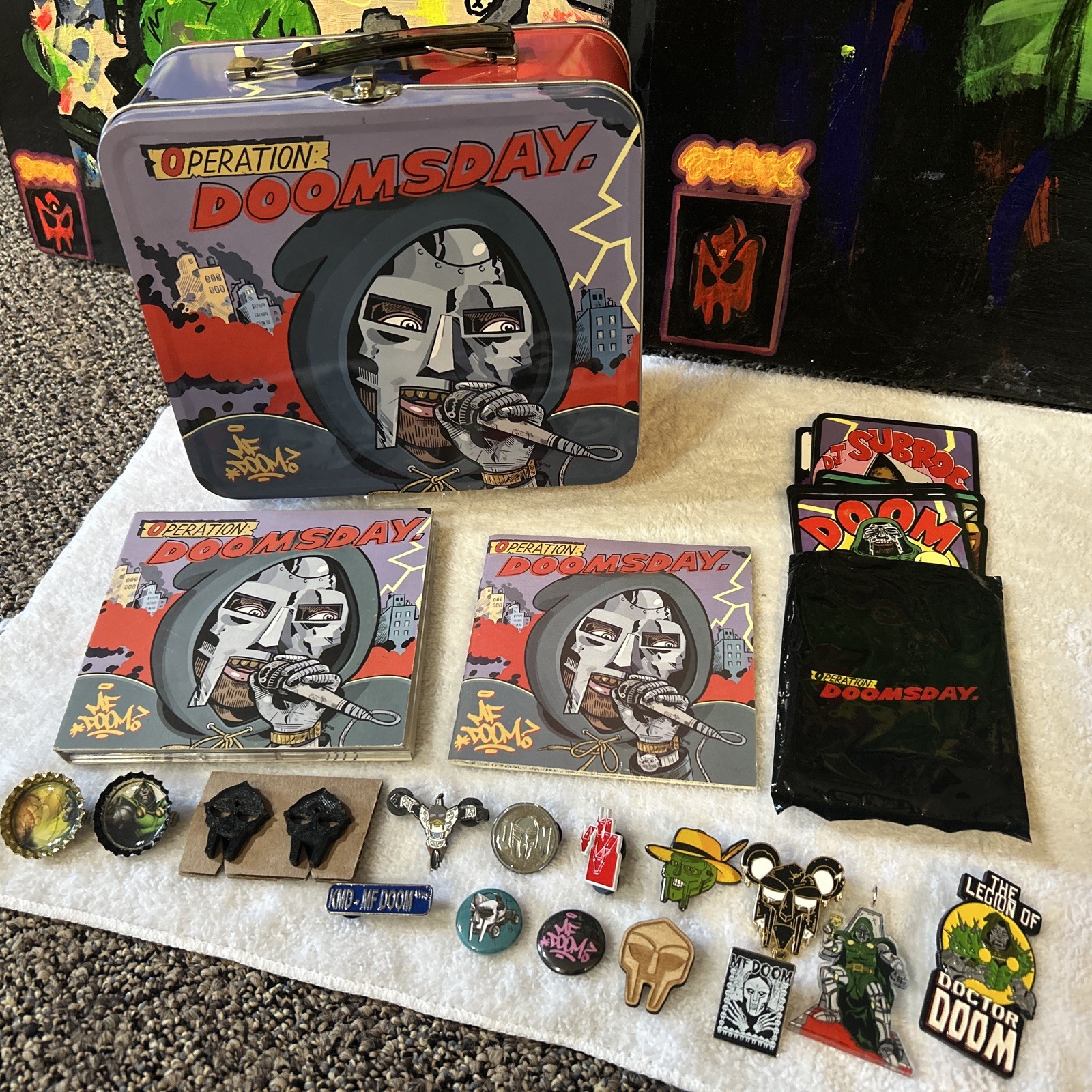 MF DOOM Operation Doomsday Lunchbox 2CD Complete Set Pins Buttons Charms NM NM-