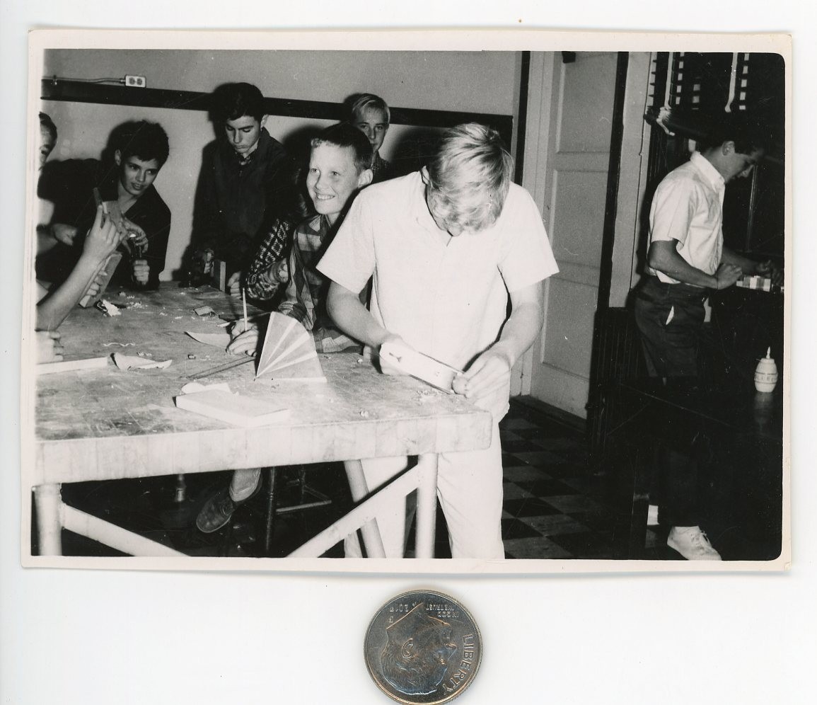 Old 1970's snapshot / SHOP CLASS Students at THURSTON SCHOOL - Laguna Beach CA