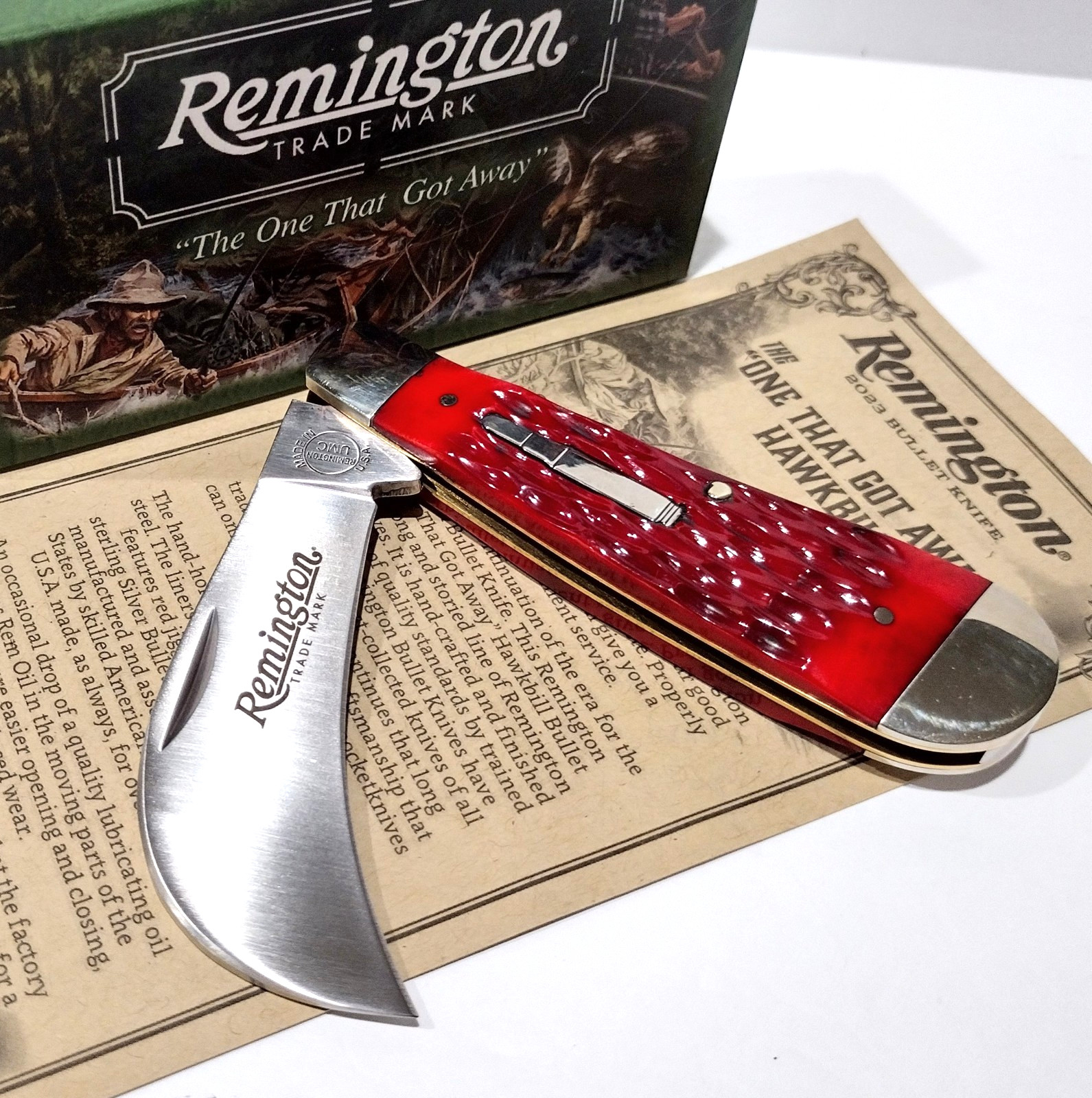Remington USA 2023 UMC Hawkbill Bullet Red Jig Bone Pocket Knife NEW EDC R693