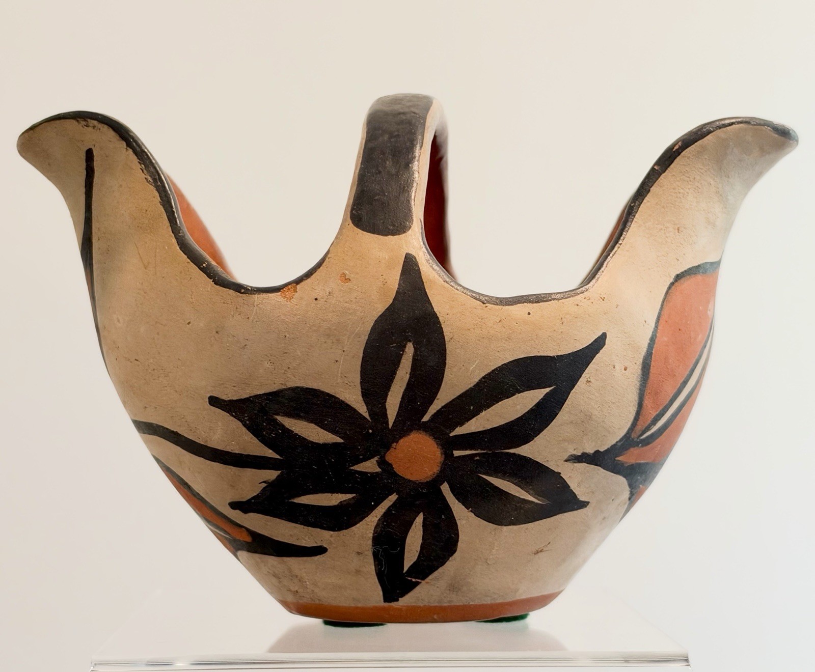 Vintage Kewa (Santo Domingo) Pueblo pottery basket