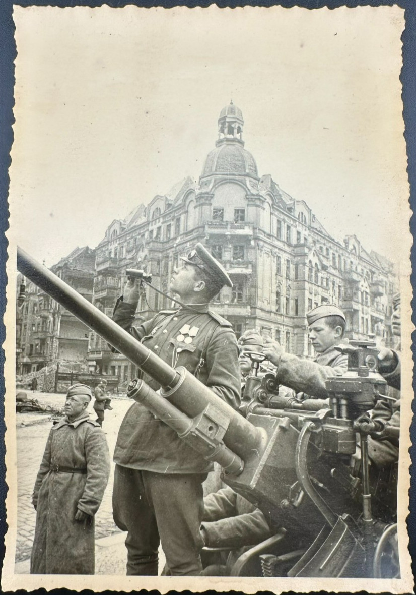 Vintage WW2 Photo Soviet 37mm Anti-Aircraft Gun Crew Battle of Berlin May 1945