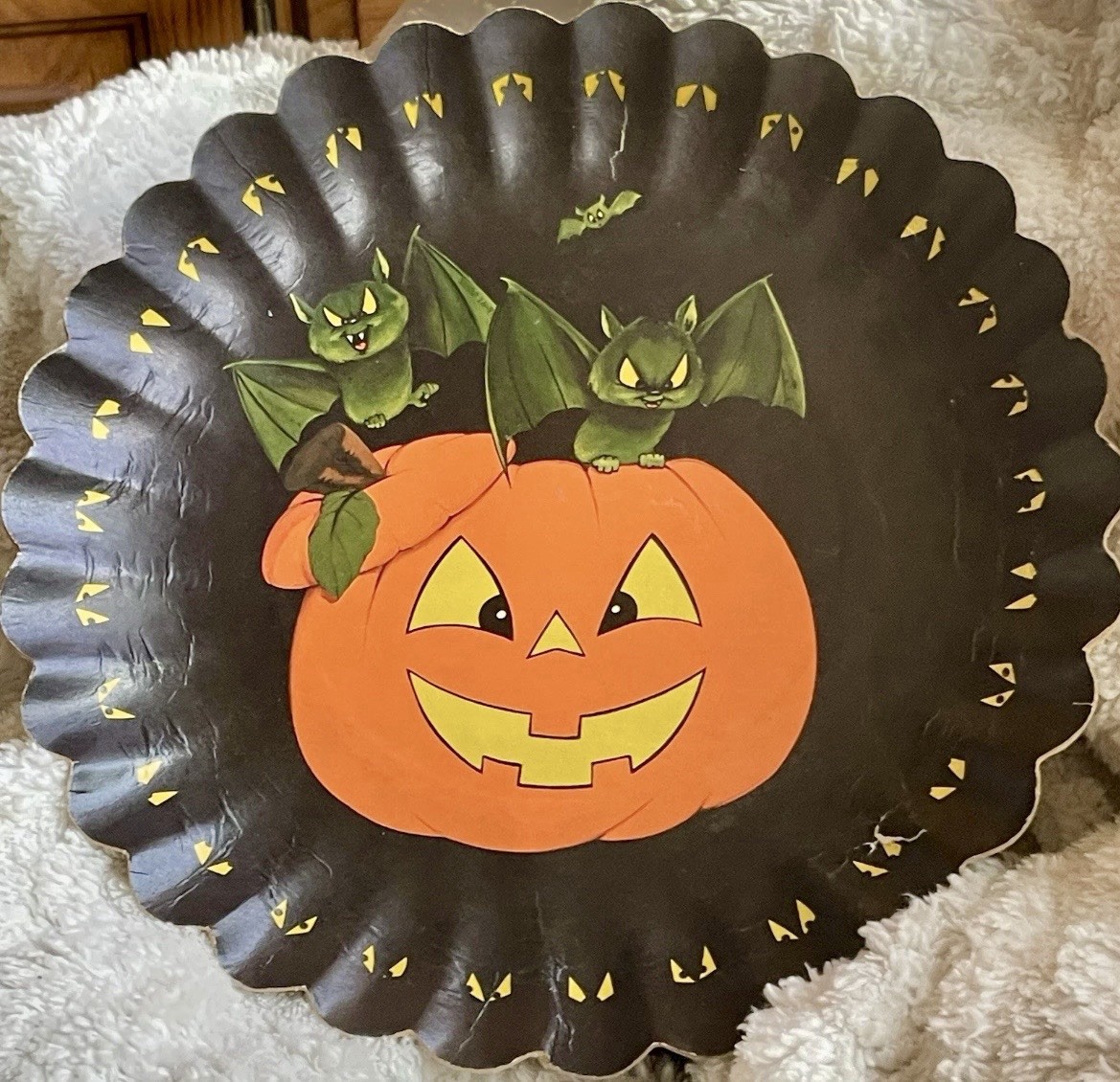 VINTAGE HALLOWEEN SERVING Tray CARDBOARD PUMPKIN & BAT 10 X 2 Really Cute