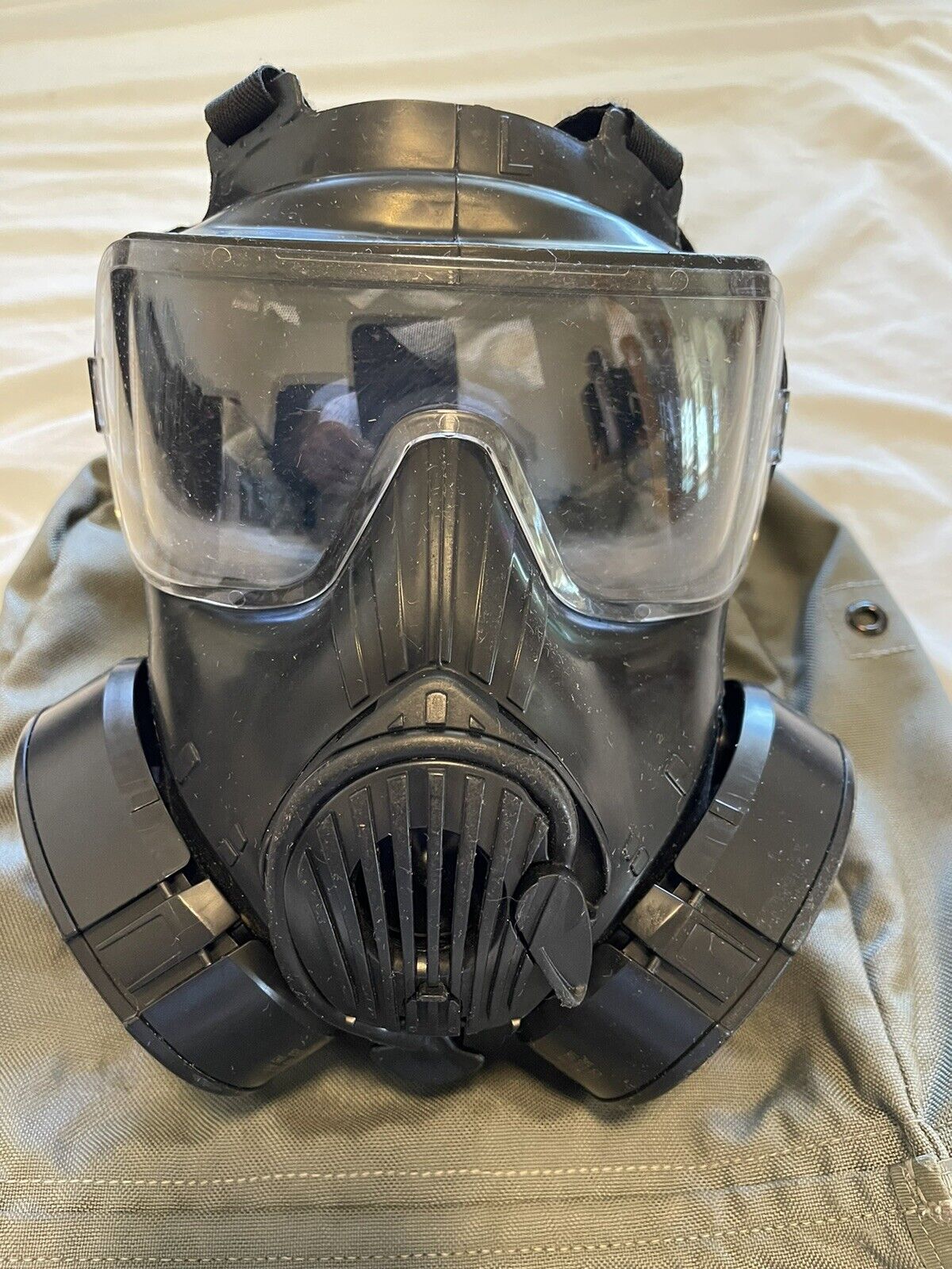 US MILITARY AVON M50 CBRN / NBC PROTECTIVE GAS MASK  W/CARRY BAG SIZE LARGE