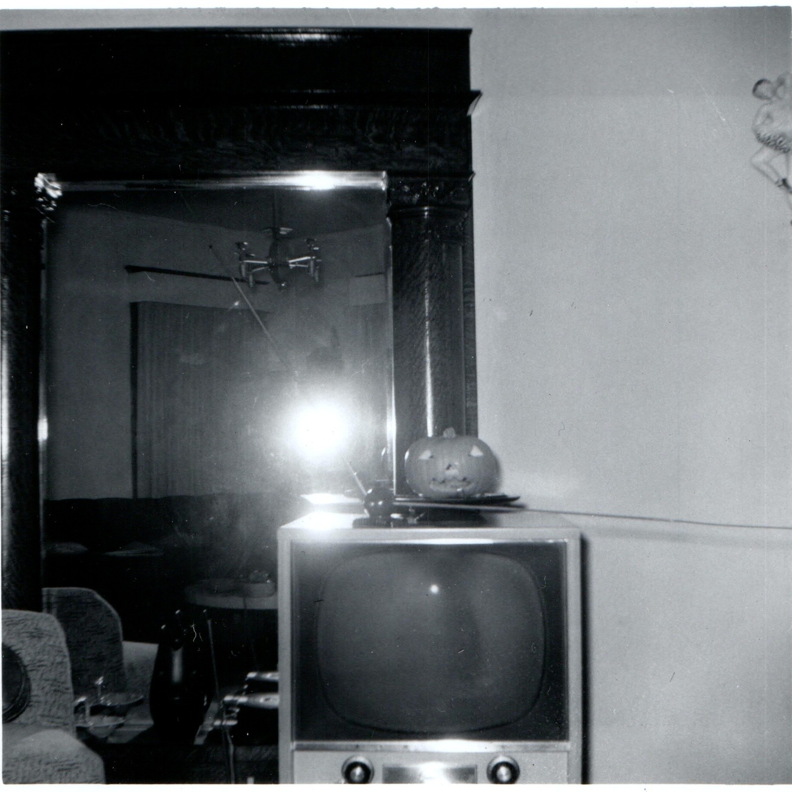 c1950s Halloween Jack-o-Lantern Pumpkin TV Set Snapshot Photo Mirror Antenna Vtg c1950s Halloween Jack-o-Lantern Pumpkin TV Set Snapshot Photo Mirror Antenna Vtg