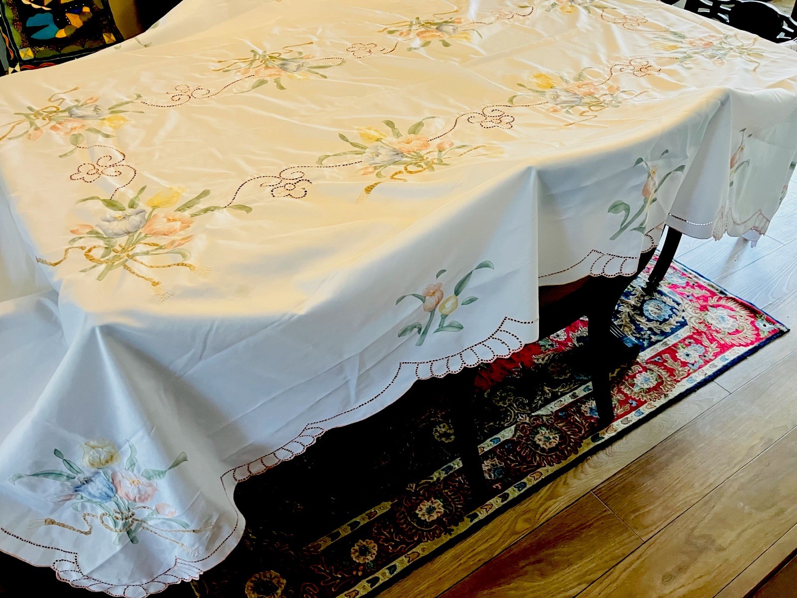 Vintage Extra Large White Scalloped Floral Motif Tablecloth, Excellent Condition