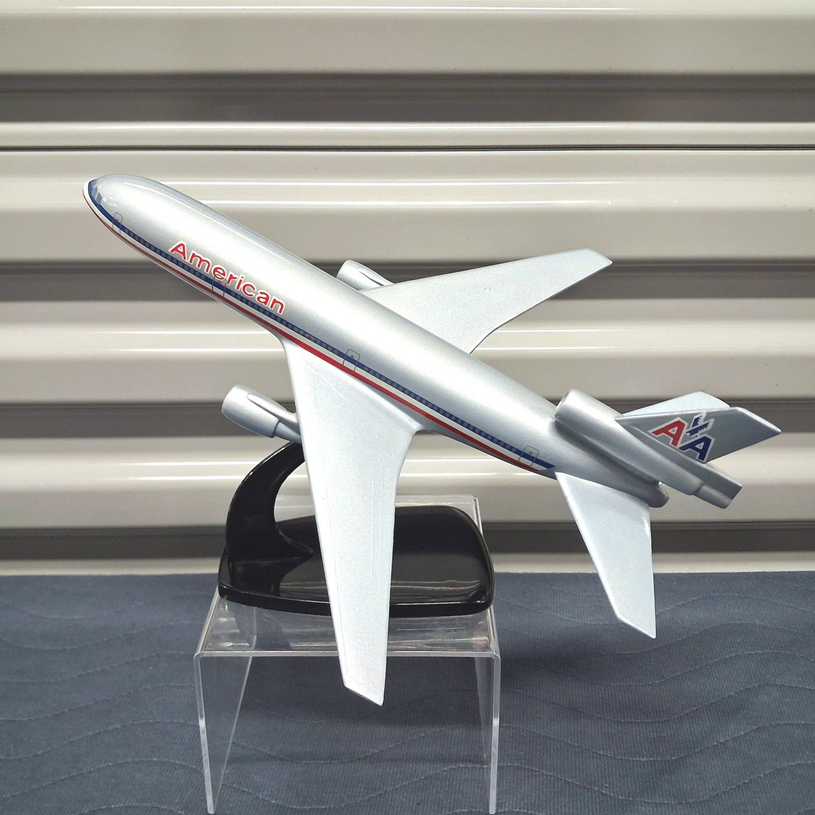 Air Jet Advance Model American Airlines Douglas DC-10 Desk Display Vintage 1980s