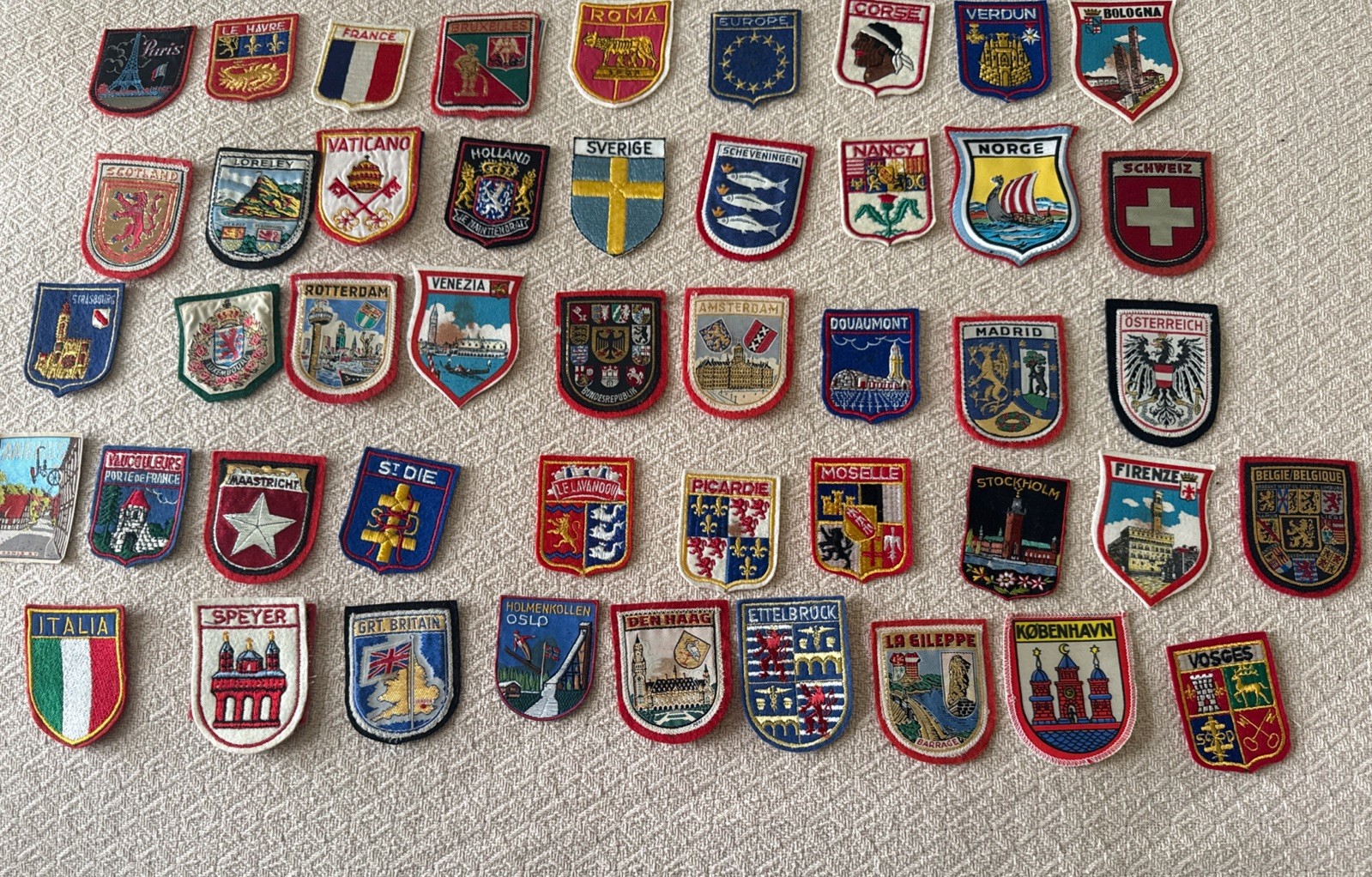 LG PRIVATE VINTAGE COLLECTION OF EUROPEAN  CITY-COUNTRIES PATCHES EMBROIDERED