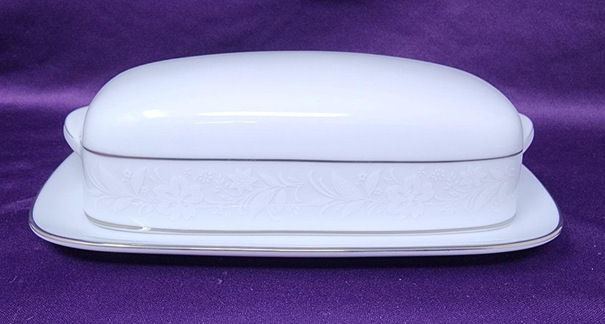 Noritake Ranier 6909 White Floral  1/4 Lb  Covered Butter - MINT and UNUSED