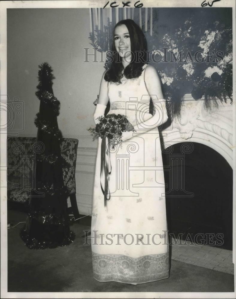 1970 Press Photo Miss Louise Marianna Livaudais Ainsworth, debutante.