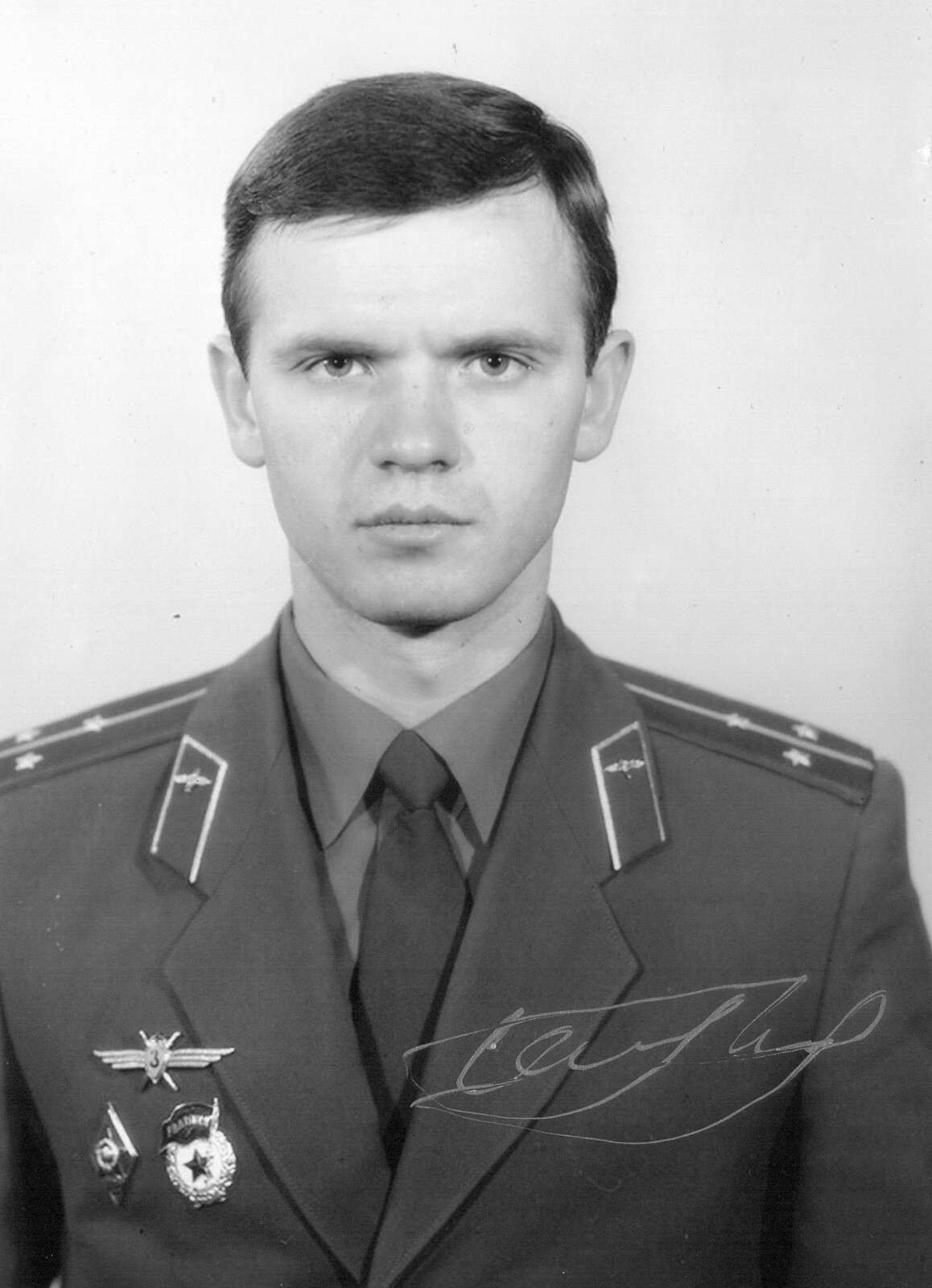 5x7 Original Autographed Photo of Russian Cosmonaut Yuri Gidzenko