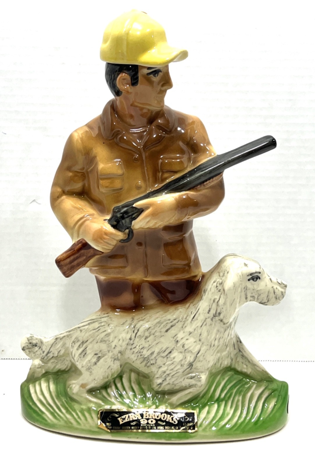 Ezra Brooks 1973 Heritage China Hunter & Dog Liquor Bottle Decanter