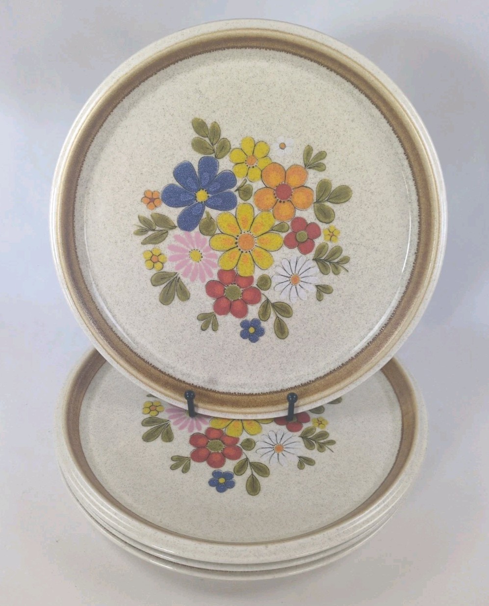 Lot 4 MIKASA Stone Manor Floribunda Stoneware 10 3/4” Dinner Plates F5813