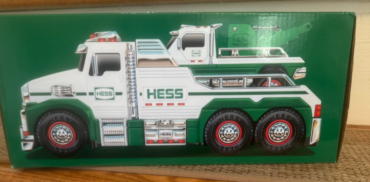 2019 Hess White Toy Tow Truck New in box