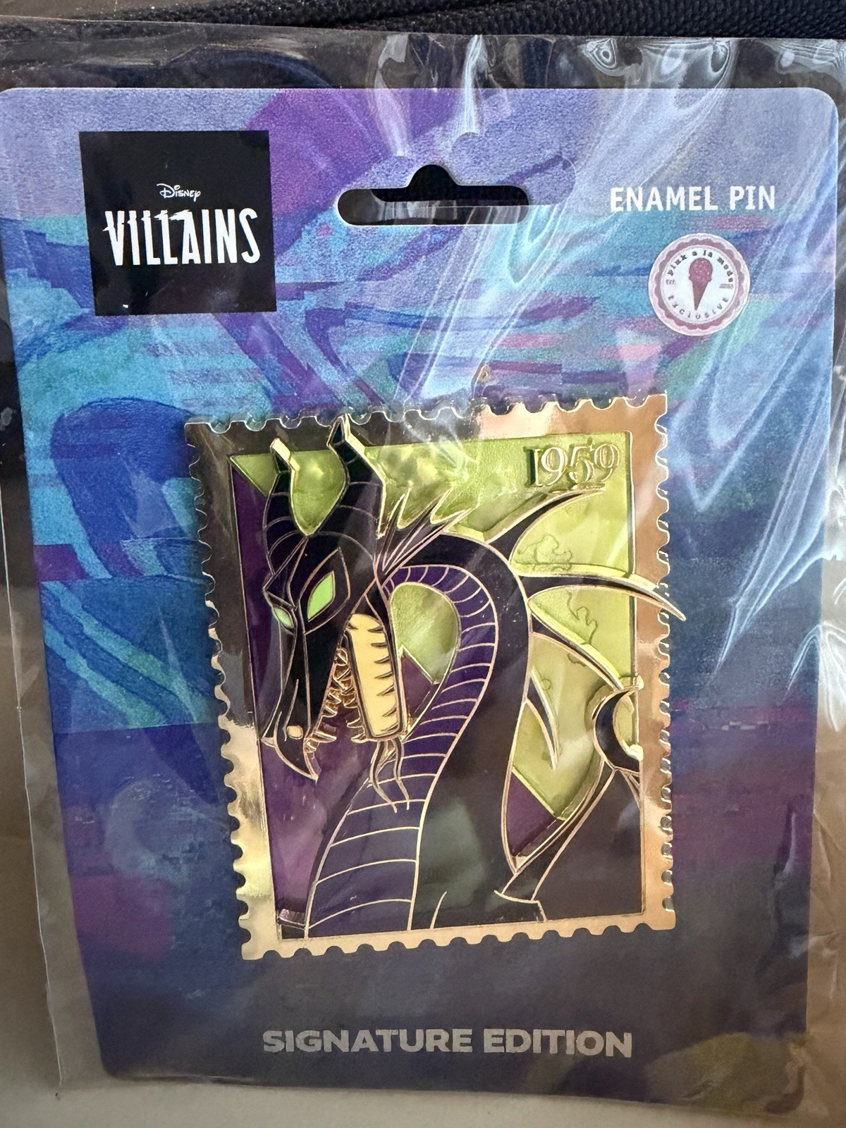 Pink À La Mode Maleficent Dragon Disney Stamp Pin ￼