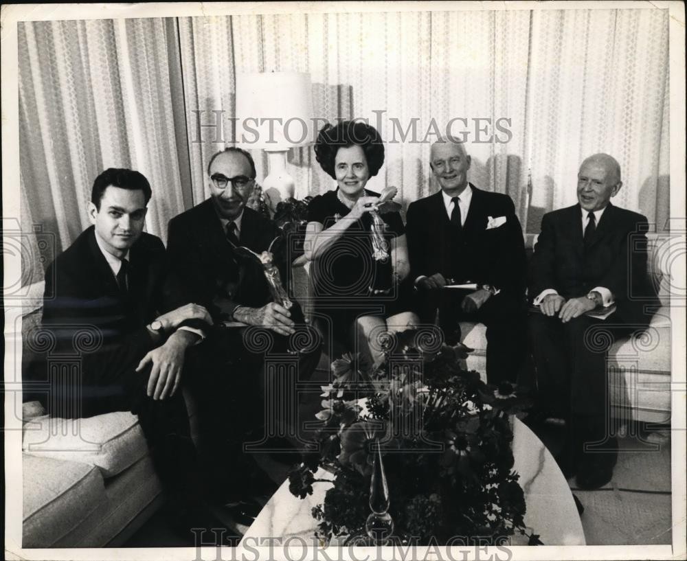1968 Press Photo Mrs Mary Lasker Awarding Mary Lasker Foundation Award