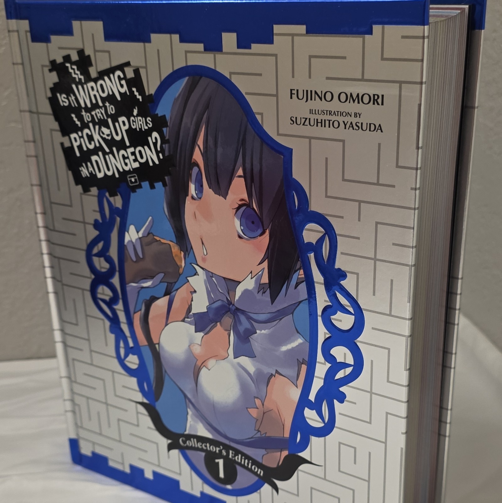 Is It Wrong to Try to Pick Up Girls in a Dungeon? Collectors Ed 1 HC