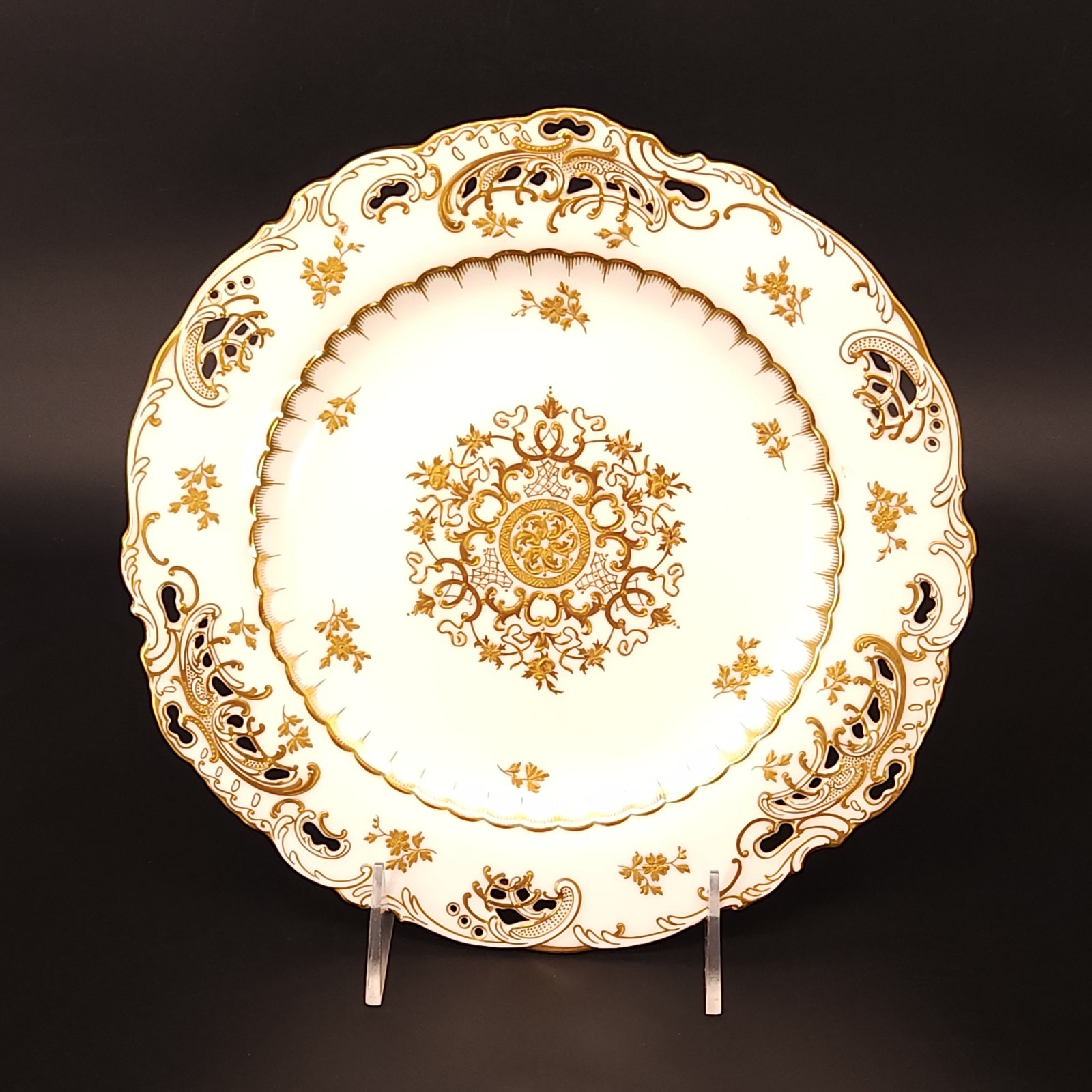 Vtg Mintons Reticulated Gold HP Cabinet Plate 9.25\ Vtg Mintons Reticulated Gold HP Cabinet Plate 9.25\