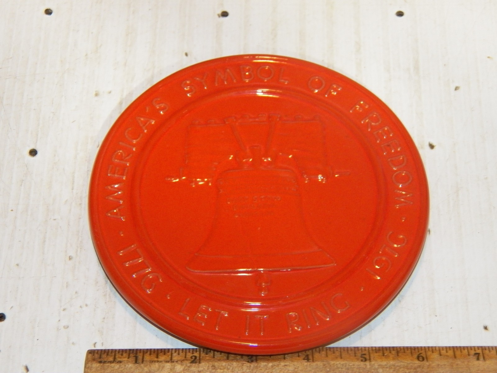 1976 FRANKOMA POTTERY Red Trivet LB-TR, Liberty Bell, America\'s Symbol o Freedom