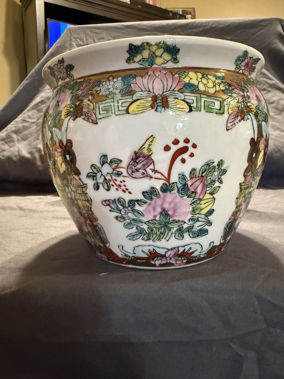 Vintage Chinese Famille Rose Porcelain Fish Bowl Planter Goldfish Inside 6.5