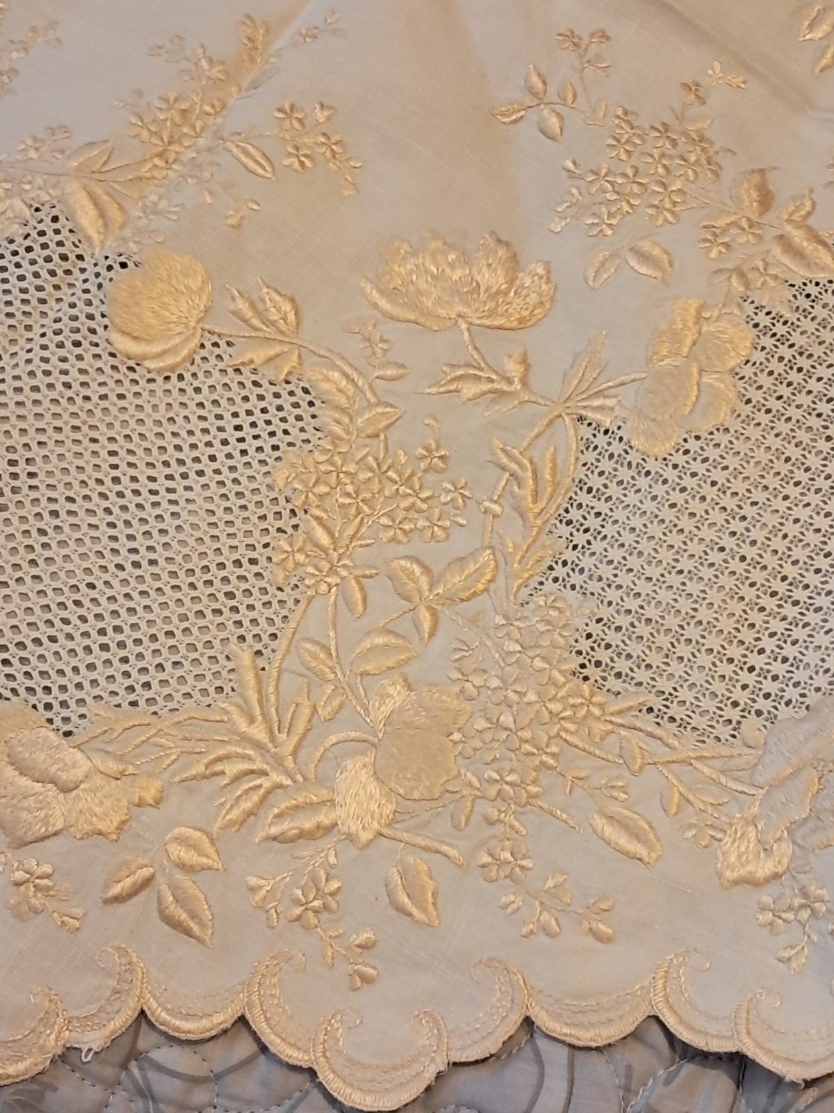 Antique Silk Society Golden Floral Embroidered/Drawn Work Table Topper 31\
