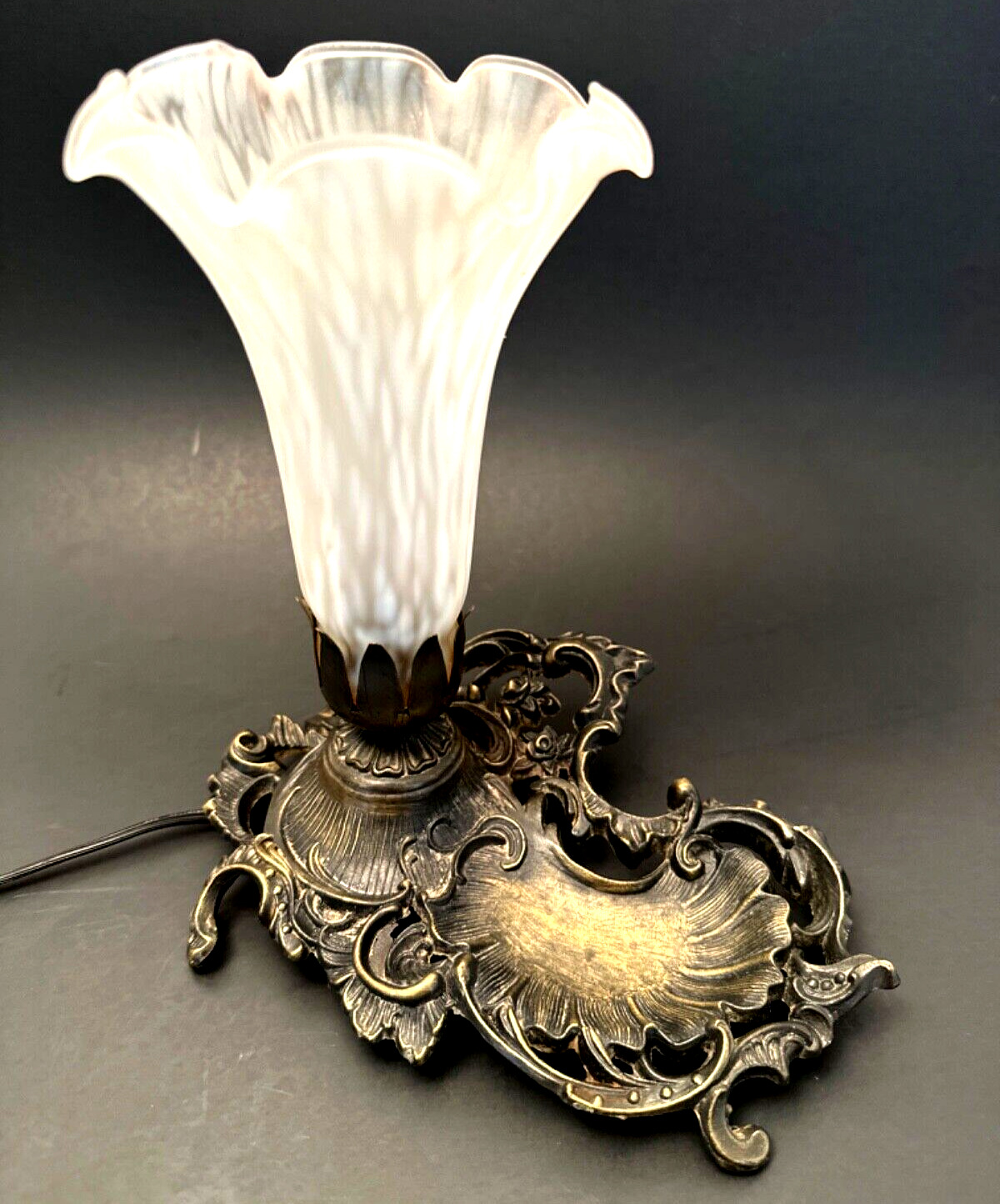 Vintage Tiffany Victorian Nouveau Style Lamp Bedside Desk Table Bronze Filagree