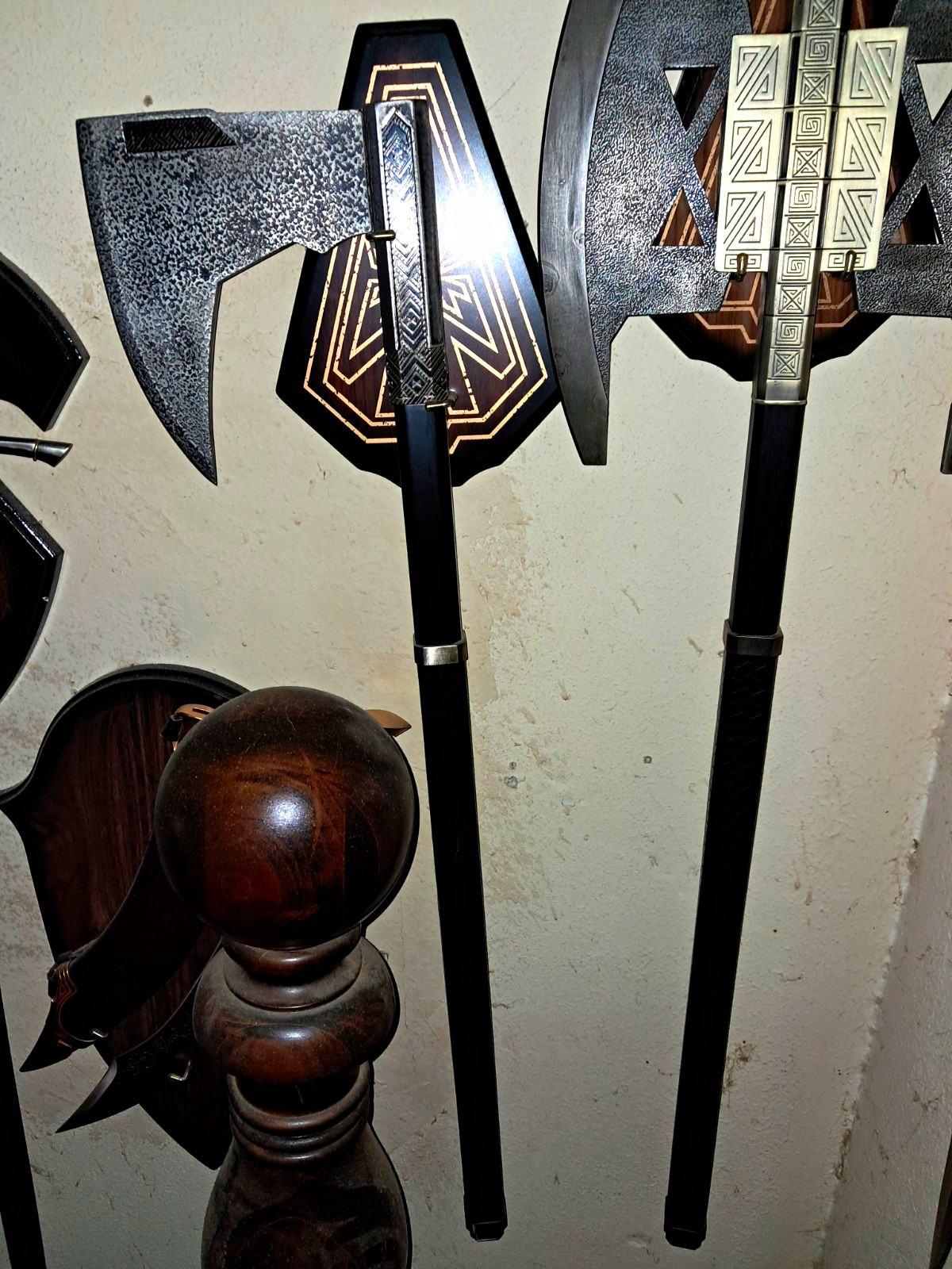 RARE DISCONTINUED LORD OF THE RINGS UNITED CUTLERY UC2628 GIMLI BEARDED AXE MINT
