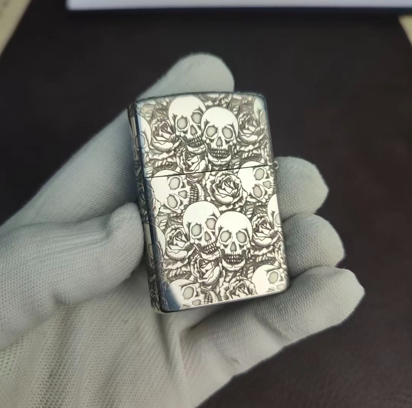 ZIPPO SKULL ROSES SILVER COLOR RARE WITH BOX ZIPPO SKULL ROSES SILVER COLOR RARE WITH BOX