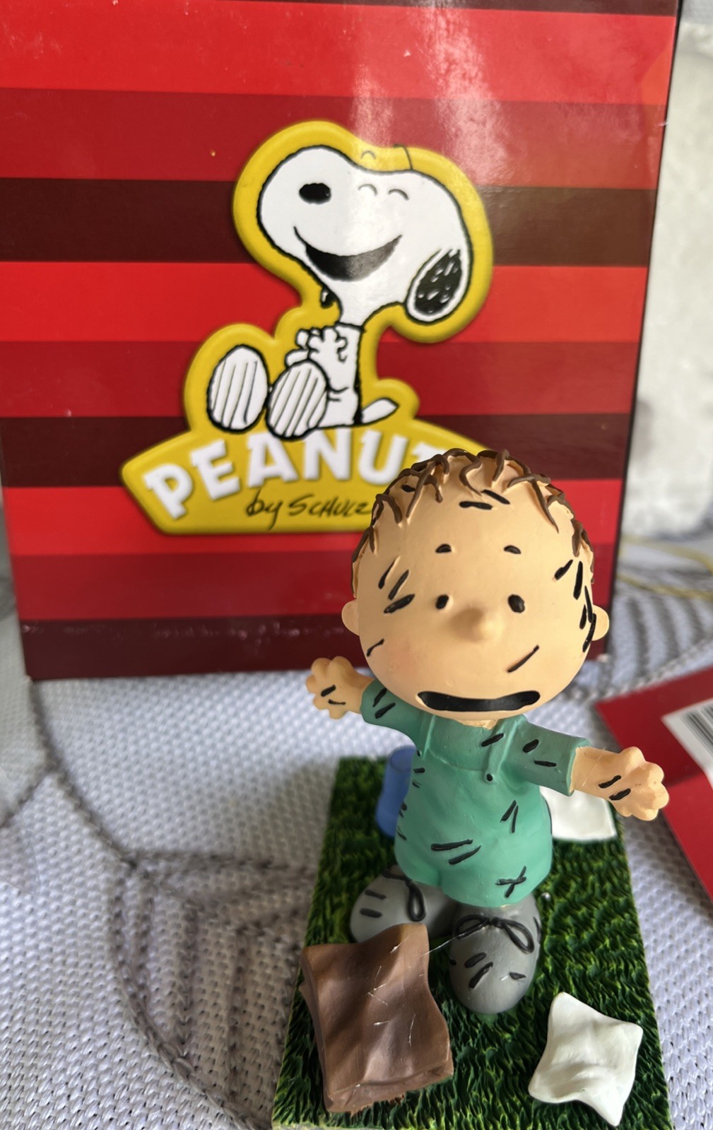  Peanuts Charlie Brown PIGPEN Bus Stop Figurine Westland Giftware 20711 NEW