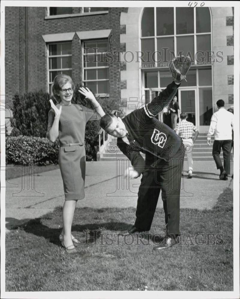 1966 Press Photo Dr. and Mrs. James D. Layman of Seattle Preparatory School
