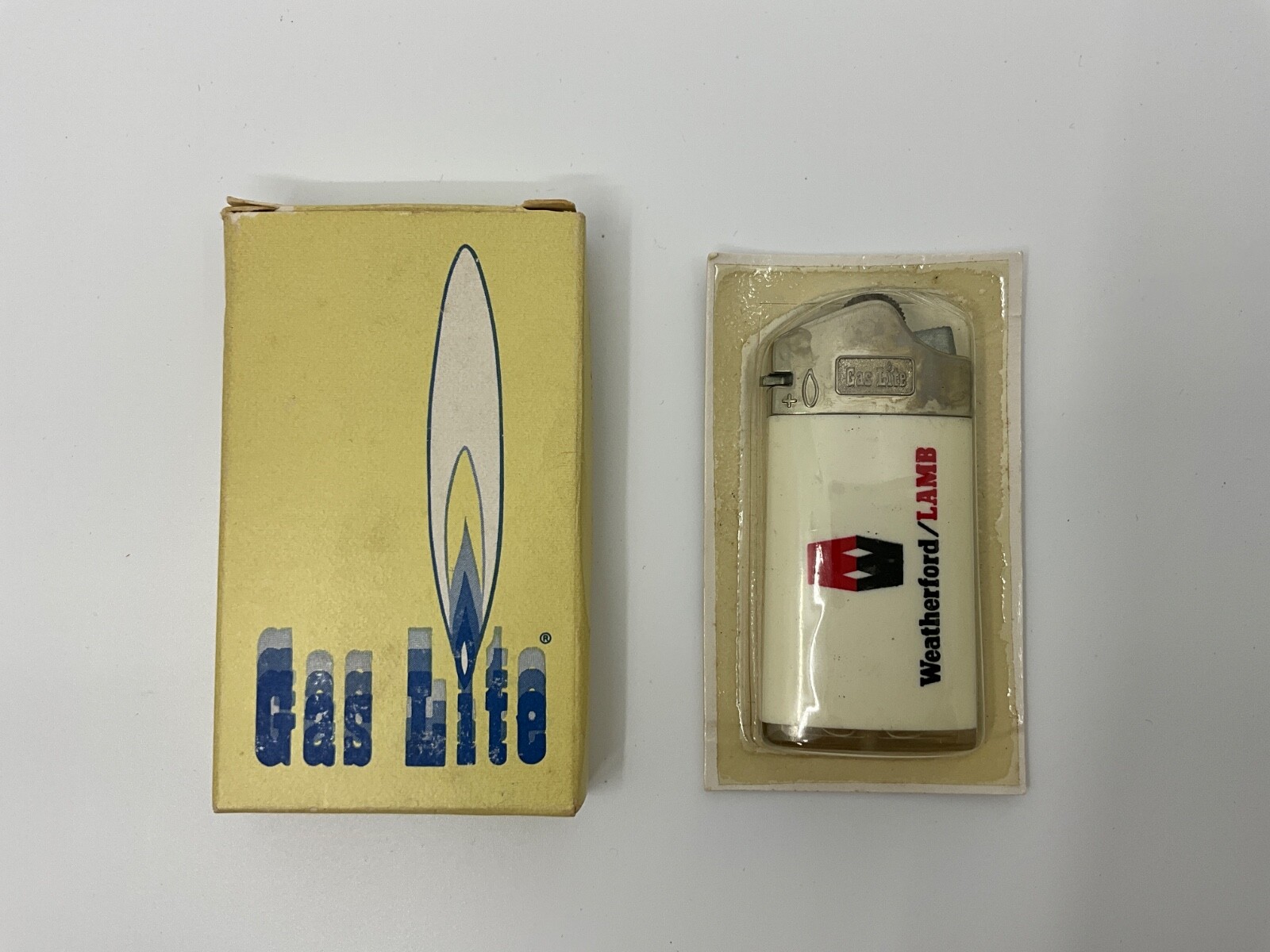 Vintage No 8 Park Avenue Gas Light Advertising Lighter and Box 