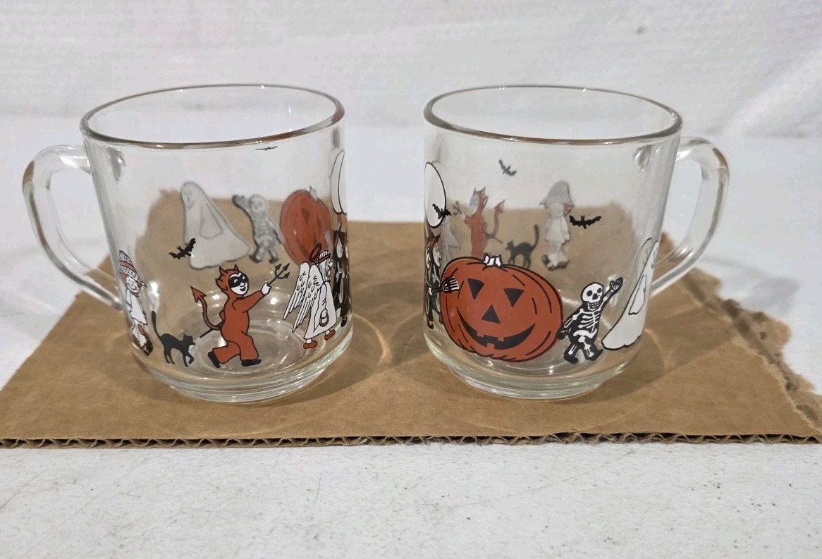 Pair Of VTG Luminarc Glass Halloween Mugs Trick Or Treat Witch Ghost 1970s