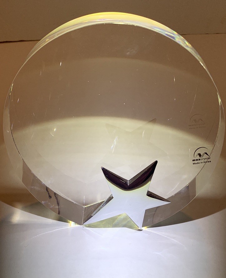Clearanced VTG Maxcrystal Circular Optical Crystal Piece W/Polished Metal Star Clearanced VTG Maxcrystal Circular Optical Crystal Piece W/Polished Metal Star