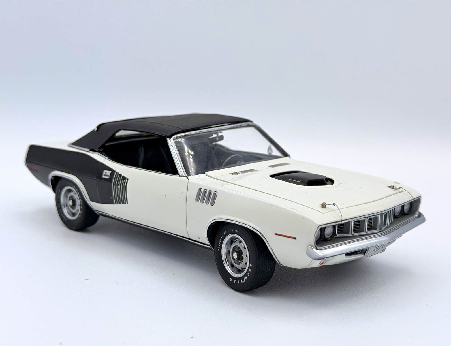 Danbury Mint 1971 Plymouth Hemi Cuda Convertible 1:24 Diecast White READ