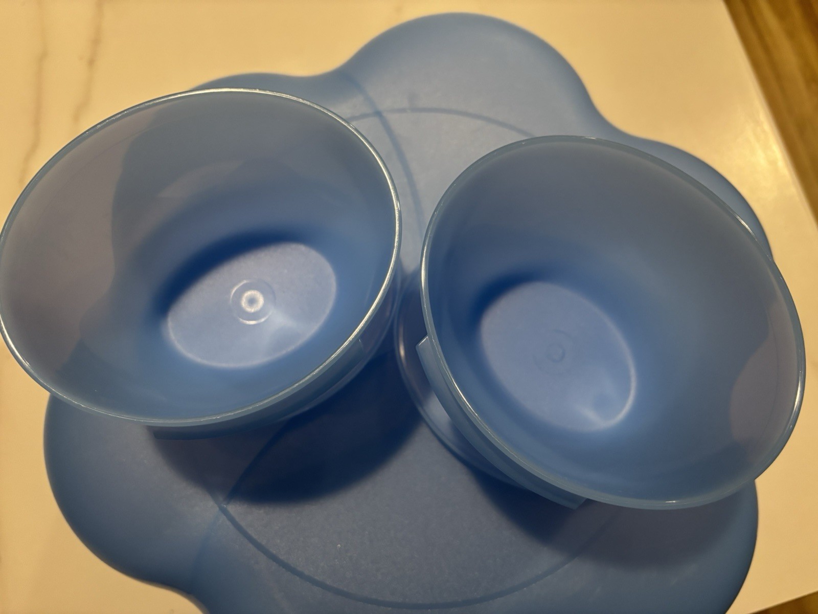 Tupperware Ocean Blue Chip And Dip Set With Divided Lid And Two Bowls Tupperware Ocean Blue Chip And Dip Set With Divided Lid And Two Bowls
