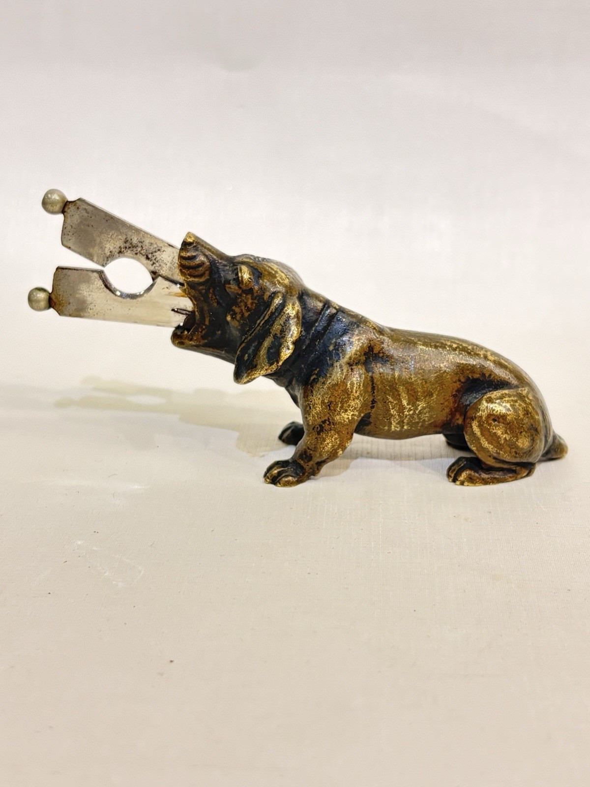 Vintage Bronce Sigarret Cutter In The Form Of a Dog Vintage Bronce Sigarret Cutter In The Form Of a Dog