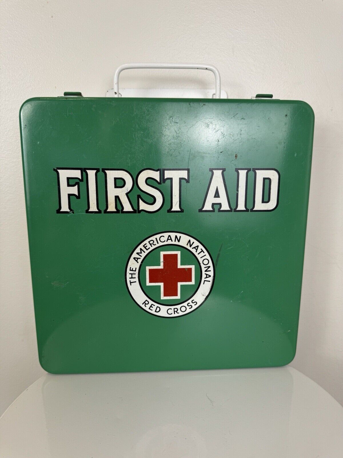 VINTAGE 1950 AMERICAN NATIONAL RED CROSS WALL MOUNTED FIRST AID,STOCKED + MUSLIN